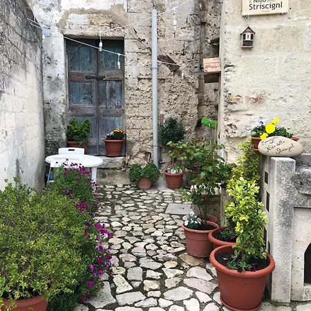Il Nido Dello Striscignl Guest house Matera